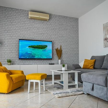 Apartment Andela Razanj Exterior photo
